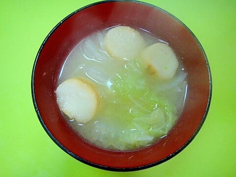 白菜と玉ねぎ焼き麩の味噌汁